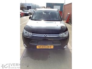 Mitsubishi Outlander 2.0 16V PHEV 4x4 Sloopvoertuig (2013, Zwart)