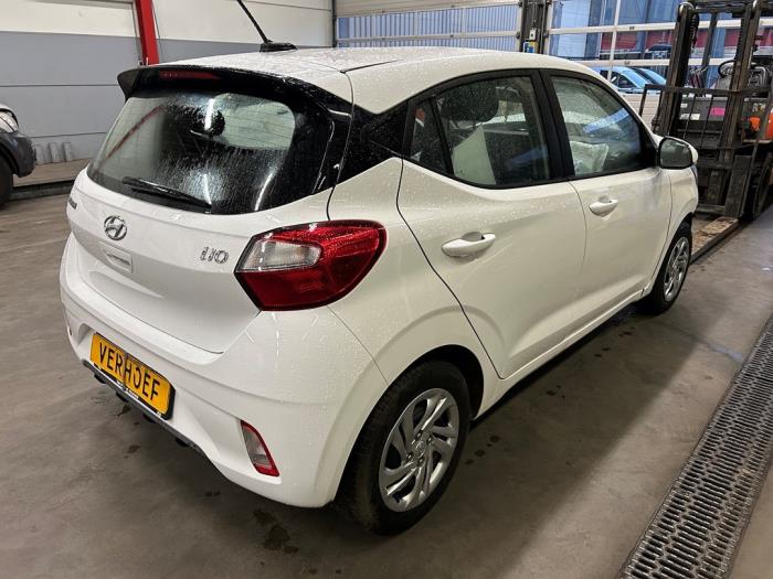 Hyundai i10 1.0 12V Sloopvoertuig (2023, Wit)