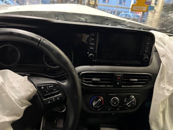 Hyundai i10 1.0 12V Sloopvoertuig (2023, Wit)