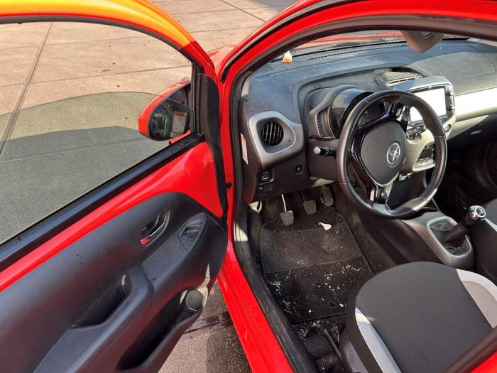 Toyota Aygo 1.0 12V VVT-i Sloopvoertuig (2016, Oranje)