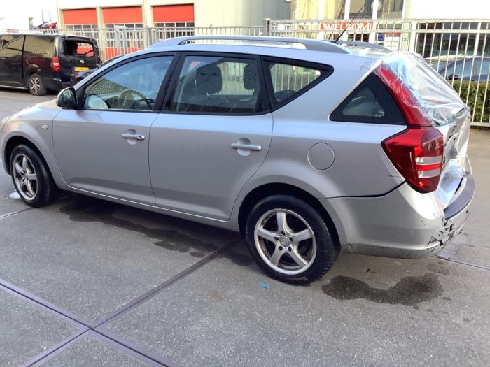 Kia Cee'd Sporty Wagon 1.4 16V Sloopvoertuig (2010, Grijs)