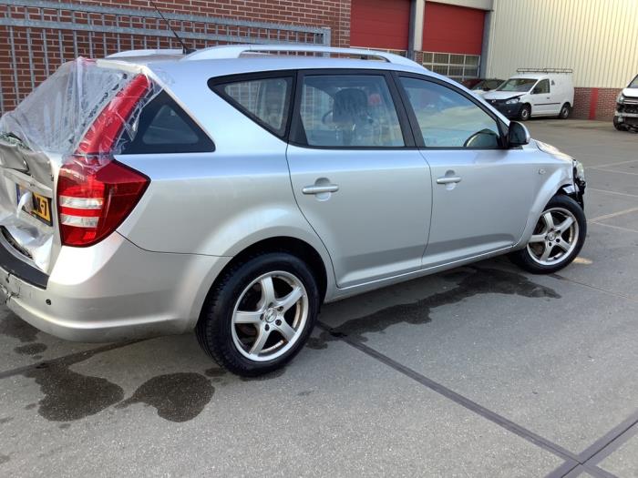 Kia Cee'd Sporty Wagon 1.4 16V Sloopvoertuig (2010, Grijs)