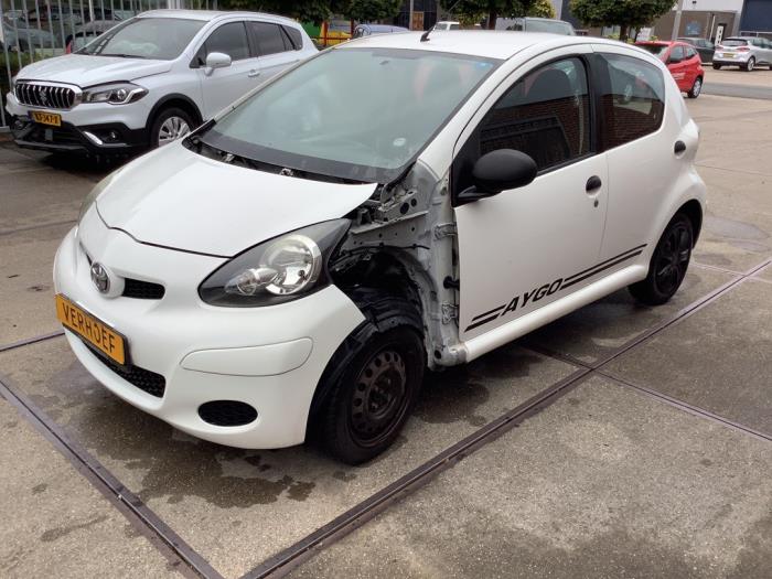 Toyota Aygo 1.0 12V VVT-i Sloopvoertuig (2011, Wit)