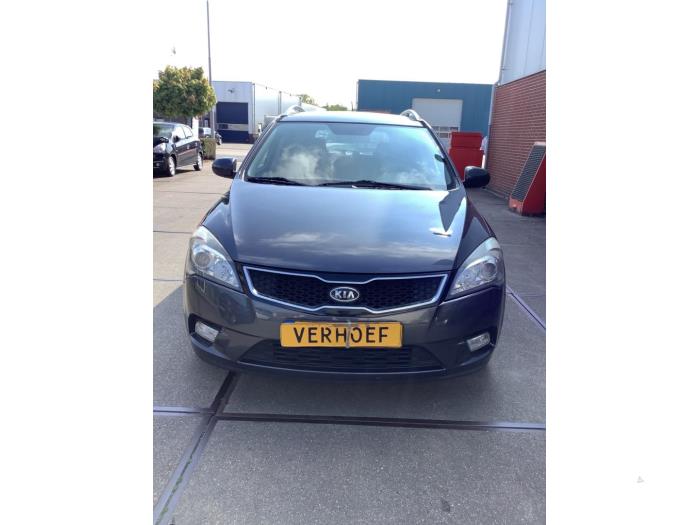 Kia Cee'd Sporty Wagon 1.4 CVVT 16V Sloopvoertuig (2013, Grijs)