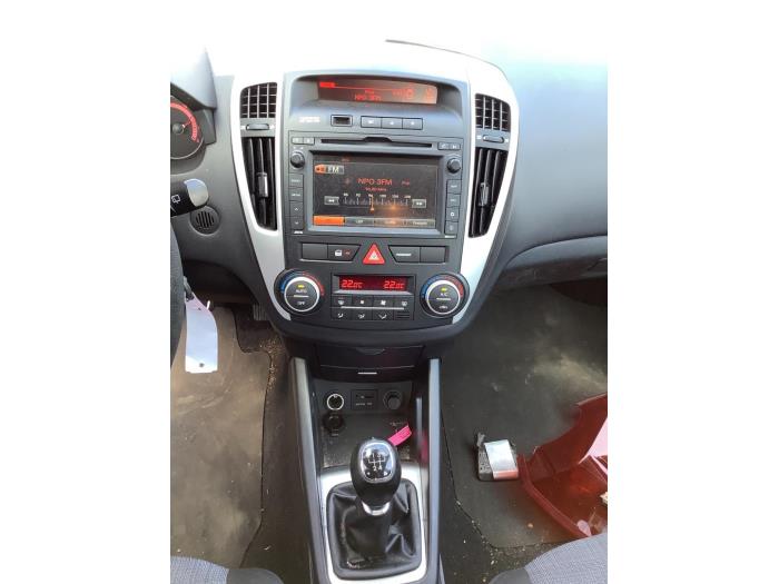 Kia Cee'd Sporty Wagon 1.4 CVVT 16V Sloopvoertuig (2013, Grijs)