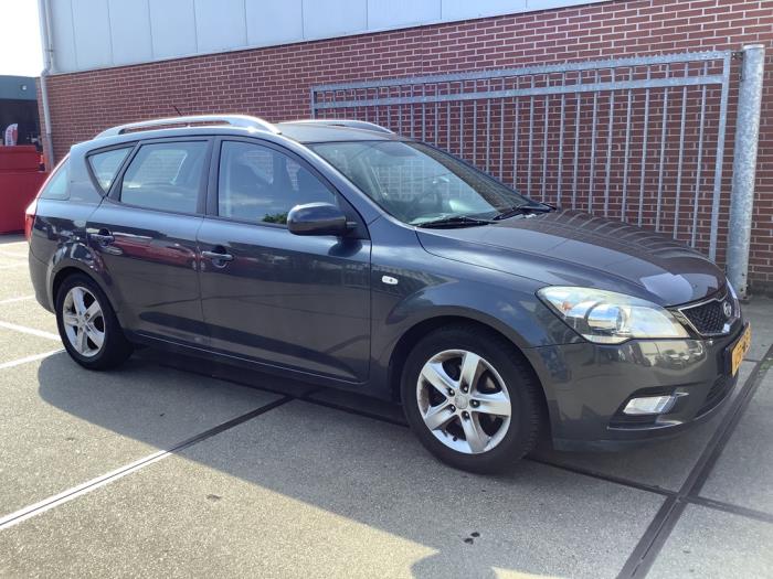 Kia Cee'd Sporty Wagon 1.4 CVVT 16V Sloopvoertuig (2013, Grijs)