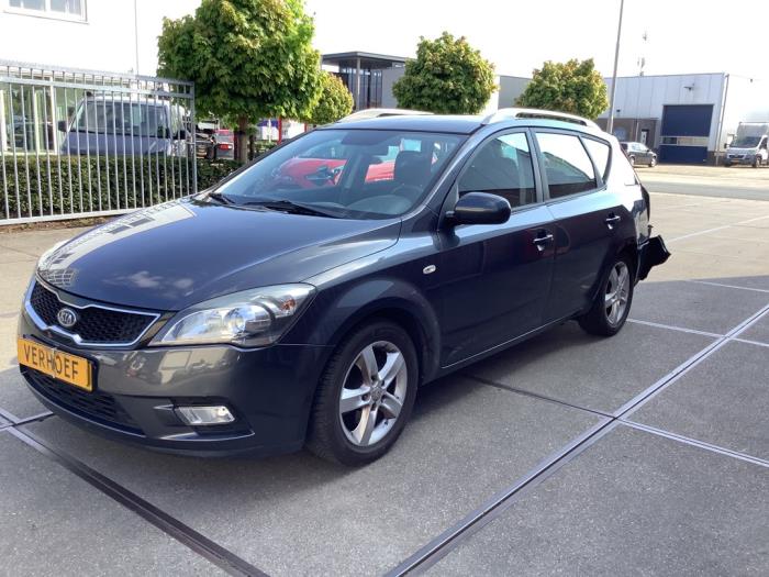 Kia Cee'd Sporty Wagon 1.4 CVVT 16V Sloopvoertuig (2013, Grijs)