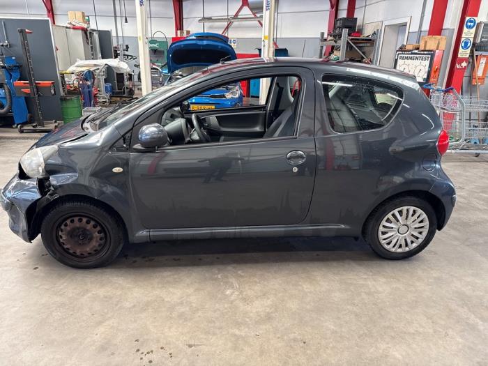 Toyota Aygo 1.0 12V VVT-i Sloopvoertuig (2005, Grijs)