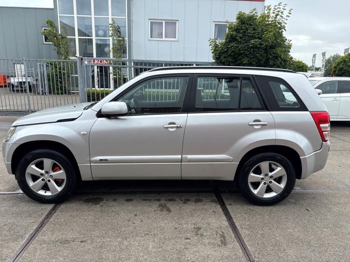 Suzuki Grand Vitara II 2.0 16V Sloopvoertuig (2006, Grijs)