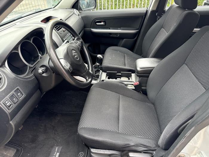 Suzuki Grand Vitara II 2.0 16V Sloopvoertuig (2006, Grijs)