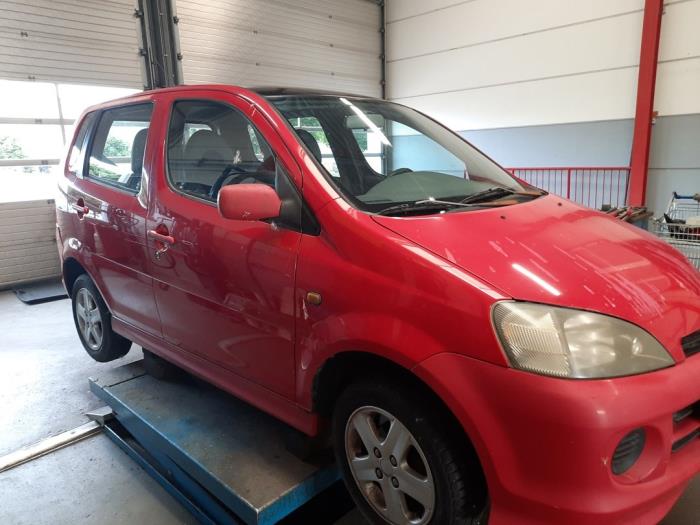 Daihatsu YRV 1.3 16V DVVT Sloopvoertuig (2001, Rood)