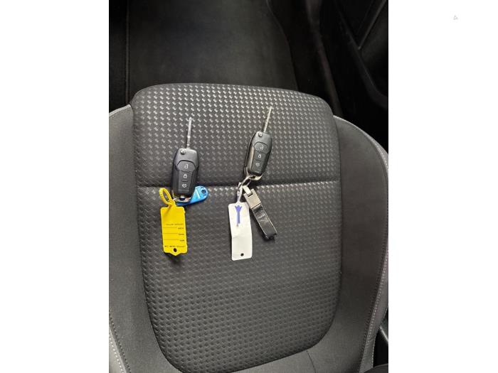 Ford Focus 4 Wagon 1.0 EcoBoost 12V Hybrid 125 Schadevoertuig (2022, Grijs)