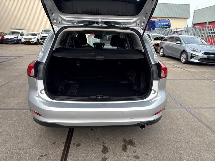 Ford Focus 4 Wagon 1.0 EcoBoost 12V Hybrid 125 Schadevoertuig (2022, Grijs)