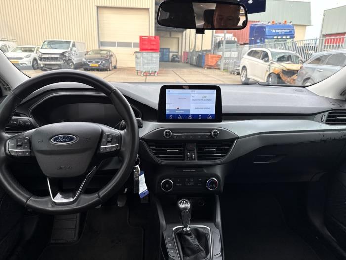 Ford Focus 4 Wagon 1.0 EcoBoost 12V Hybrid 125 Schadevoertuig (2022, Grijs)