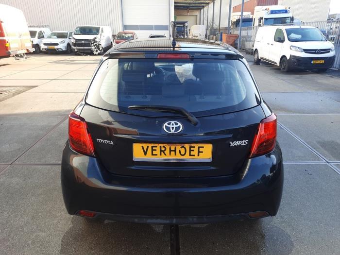 Toyota Yaris III 1.0 12V VVT-i Sloopvoertuig (2015, Zwart)