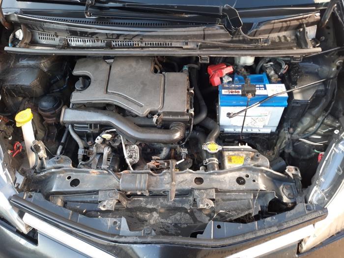 Toyota Yaris III 1.0 12V VVT-i Sloopvoertuig (2015, Zwart)