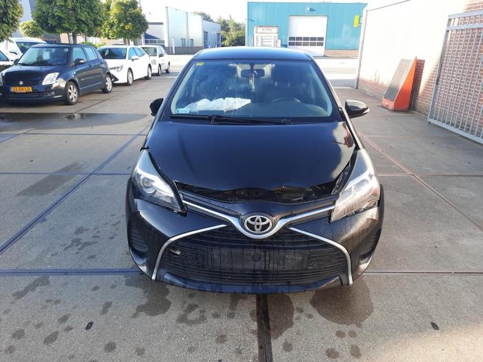 Toyota Yaris III 1.0 12V VVT-i Sloopvoertuig (2015, Zwart)