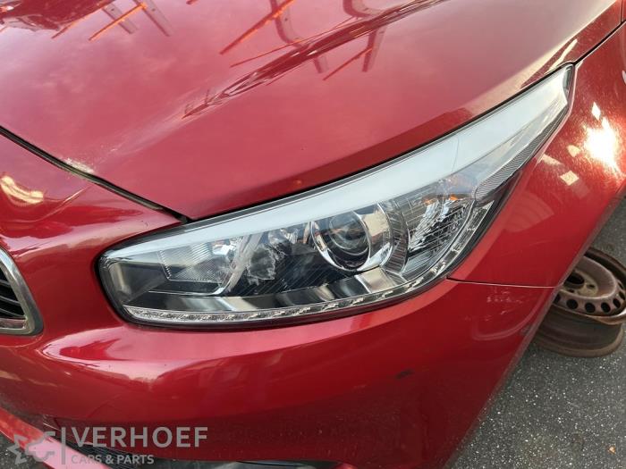 Kia Cee'd 1.6 GDI 16V Sloopvoertuig (2013, Rood)
