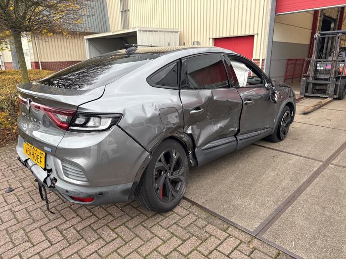 Renault Arkana 1.6 E-Tech 145 16V Sloopvoertuig (2021, Grijs, Zwart)