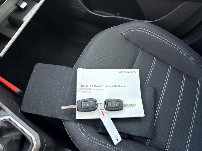 Dacia Sandero III 1.0 TCe 90 12V Schadevoertuig (2022, Wit)