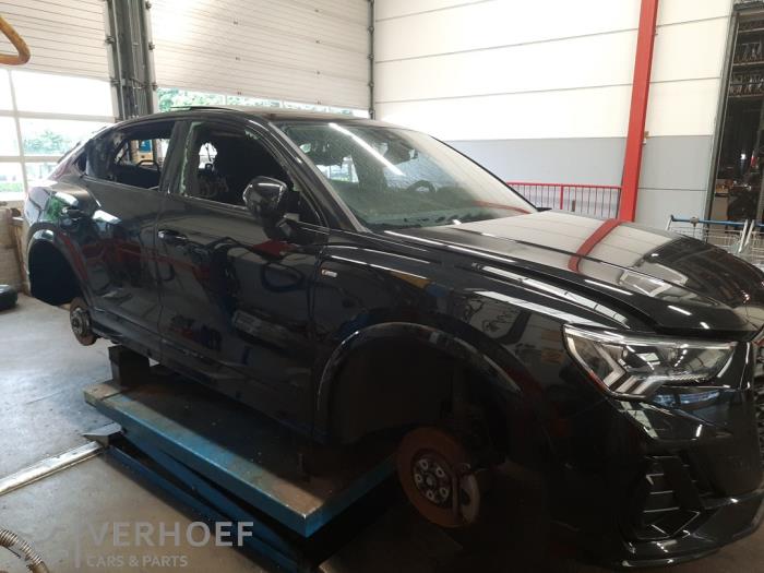 Audi Q3 Sportback 2.0 45 TFSI 16V Quattro Sloopvoertuig (2019, Zwart)