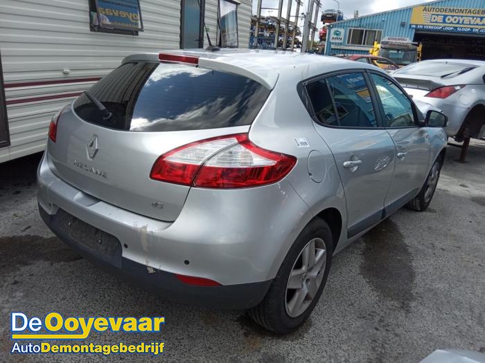 Renault Megane III Berline 1.5 dCi 110 Sloopvoertuig (2014, Metallic, Grijs)