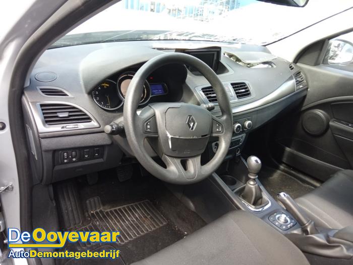Renault Megane III Berline 1.5 dCi 110 Sloopvoertuig (2014, Metallic, Grijs)