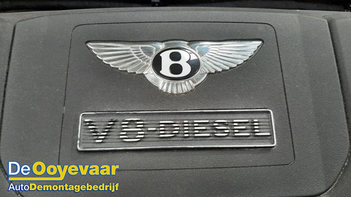Bentley Bentayga 4.0 TDI V8 32V Sloopvoertuig (2018, Metallic, Zwart)