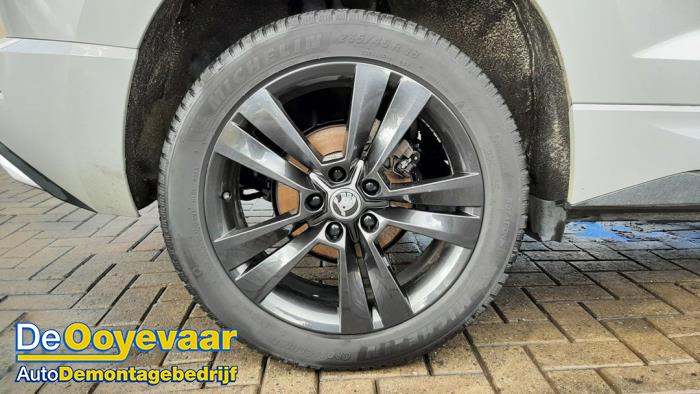 Skoda Karoq 1.6 TDI 16V Sloopvoertuig (2019, Grijs)