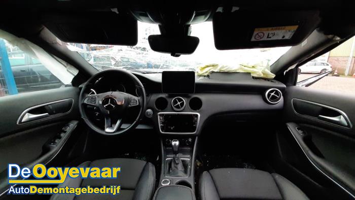 Mercedes A 1.5 A-180 CDI, A-180d 16V Sloopvoertuig (2016, Zwart)
