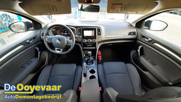 Renault Megane IV Estate 1.3 TCE 160 16V Sloopvoertuig (2021, Metallic, Zwart)