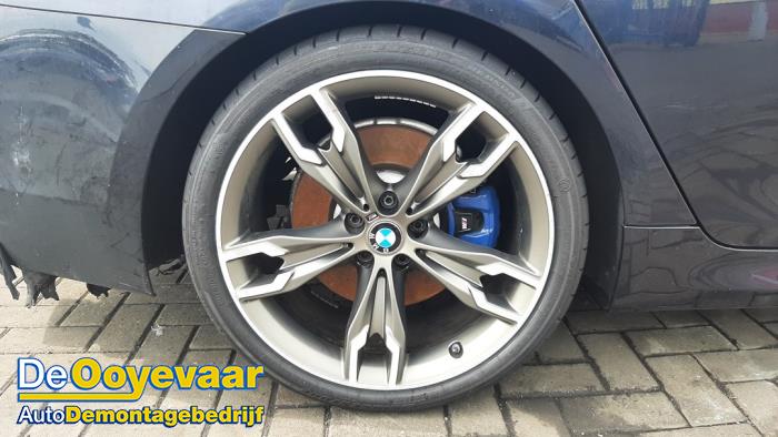 BMW 5 serie M550i xDrive 4.4 V8 32V TwinPower Turbo Sloopvoertuig (2017, Metallic, Zwart)