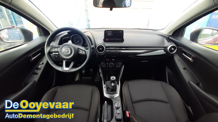 Mazda 2 1.5 SkyActiv-G 75 Sloopvoertuig (2021, Rood)