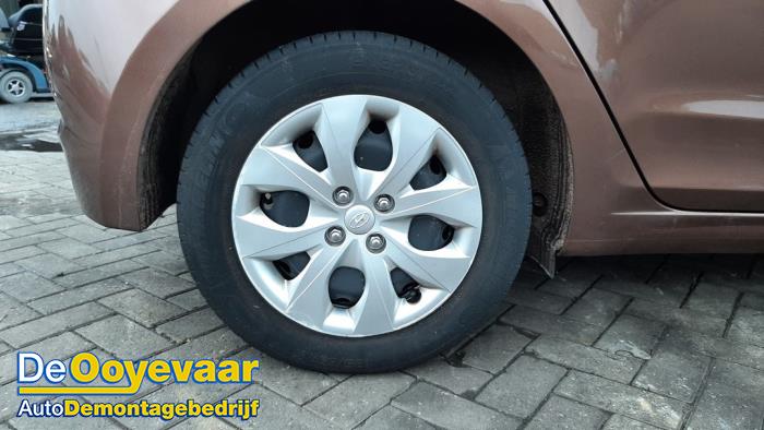 Hyundai i20 1.4i 16V Sloopvoertuig (2016, Metallic, Bruin)