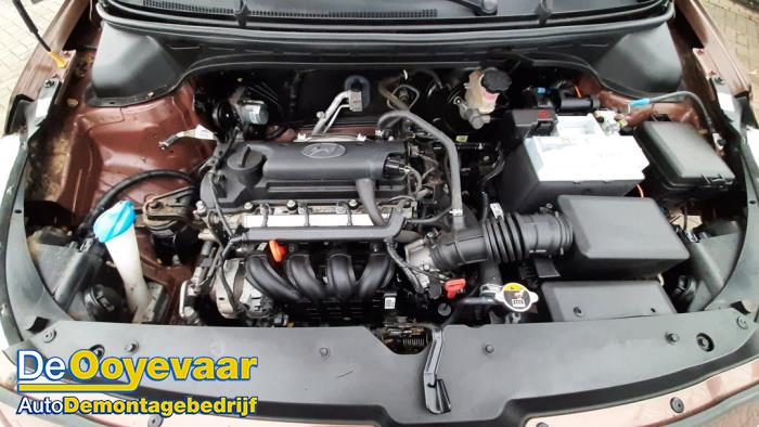 Hyundai i20 1.4i 16V Sloopvoertuig (2016, Metallic, Bruin)