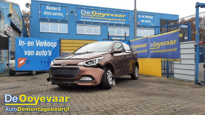 Hyundai i20 1.4i 16V Sloopvoertuig (2016, Metallic, Bruin)
