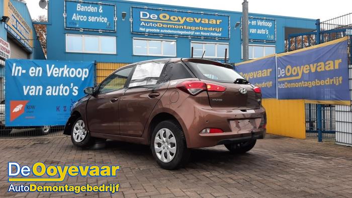 Hyundai i20 1.4i 16V Sloopvoertuig (2016, Metallic, Bruin)