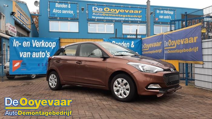 Hyundai i20 1.4i 16V Sloopvoertuig (2016, Metallic, Bruin)