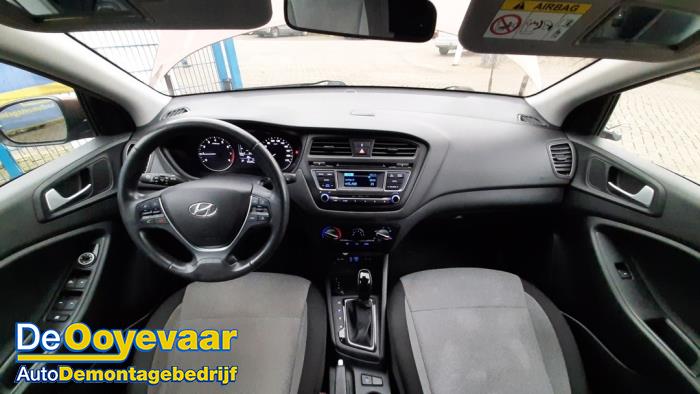 Hyundai i20 1.4i 16V Sloopvoertuig (2016, Metallic, Bruin)