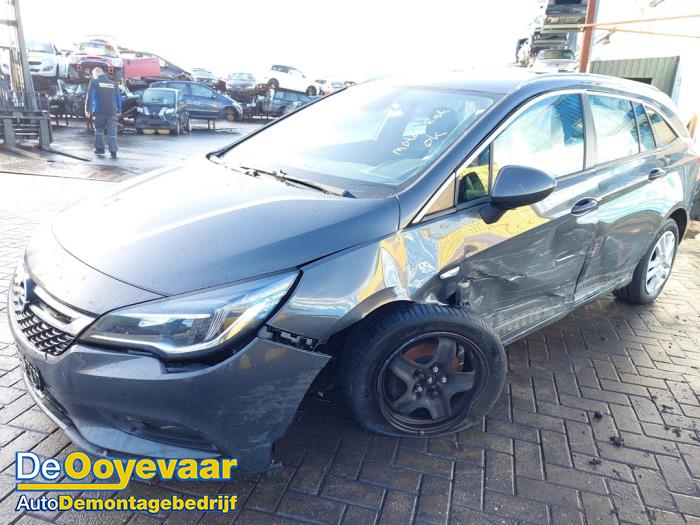 Opel Astra K Sports Tourer 1.4 Turbo 16V Sloopvoertuig (2017, Metallic, Grijs)