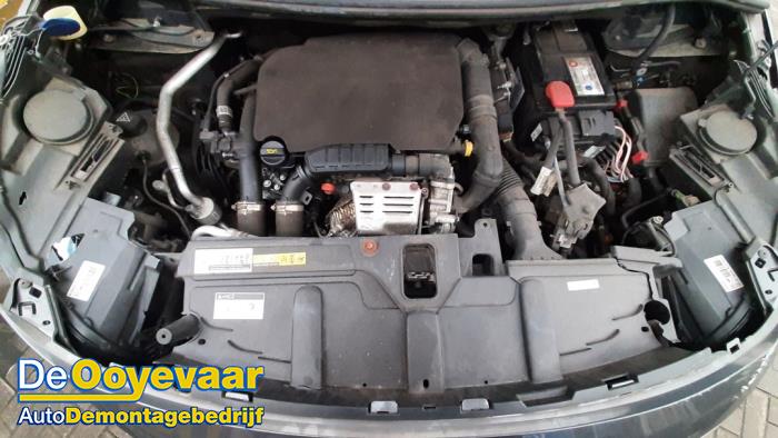 Peugeot 5008 II 1.2 12V e-THP PureTech 130 Sloopvoertuig (2017, Metallic, Grijs)