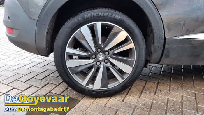 Peugeot 5008 II 1.2 12V e-THP PureTech 130 Sloopvoertuig (2017, Metallic, Grijs)