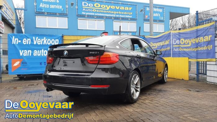 BMW 3 serie 320i 2.0 16V Sloopvoertuig (2015, Metallic, Zwart)