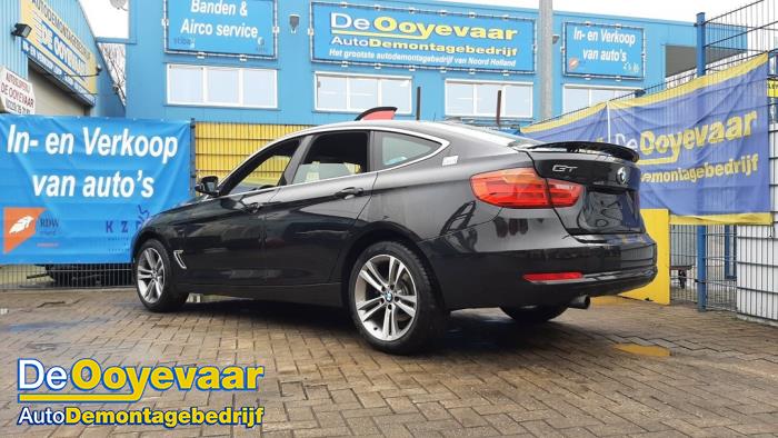 BMW 3 serie 320i 2.0 16V Sloopvoertuig (2015, Metallic, Zwart)