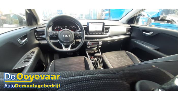 Kia Stonic 1.0i T-GDi 12V Eco-Dynamics+ Sloopvoertuig (2021, Metallic, Wit, Zwart)