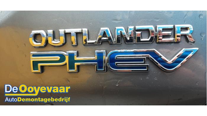 Mitsubishi Outlander 2.0 16V PHEV 4x4 Sloopvoertuig (2015, Grijs)