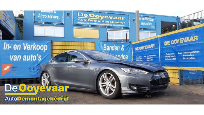 Tesla Model S 85 Sloopvoertuig (2014, Grijs)