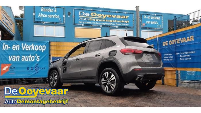 Mercedes GLA 1.3 180 Turbo 16V Sloopvoertuig (2021, Grijs)