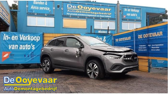 Mercedes GLA 1.3 180 Turbo 16V Sloopvoertuig (2021, Grijs)