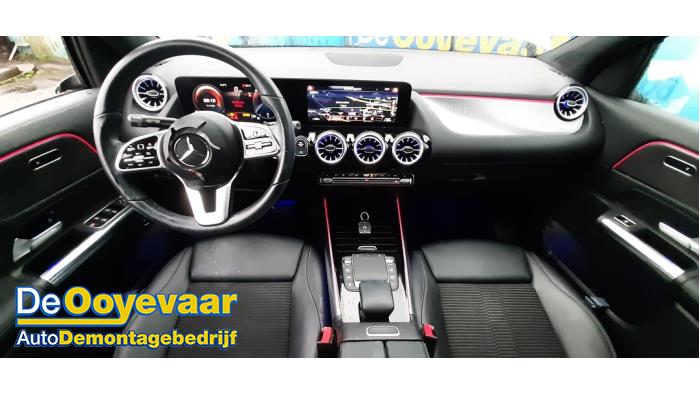 Mercedes GLA 1.3 180 Turbo 16V Sloopvoertuig (2021, Grijs)